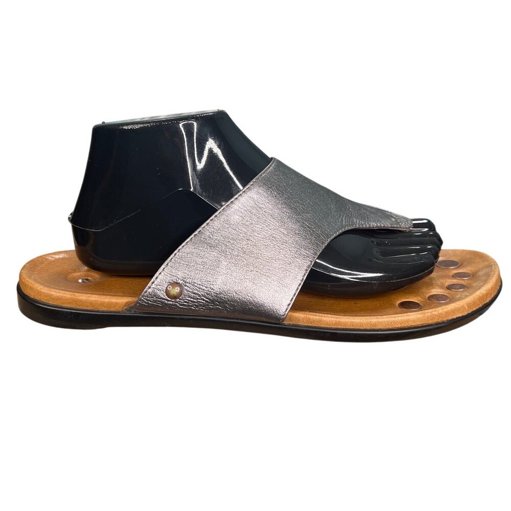 Juil Women’s Brio Silver Leather Grounding Thong Sandals Size US 11